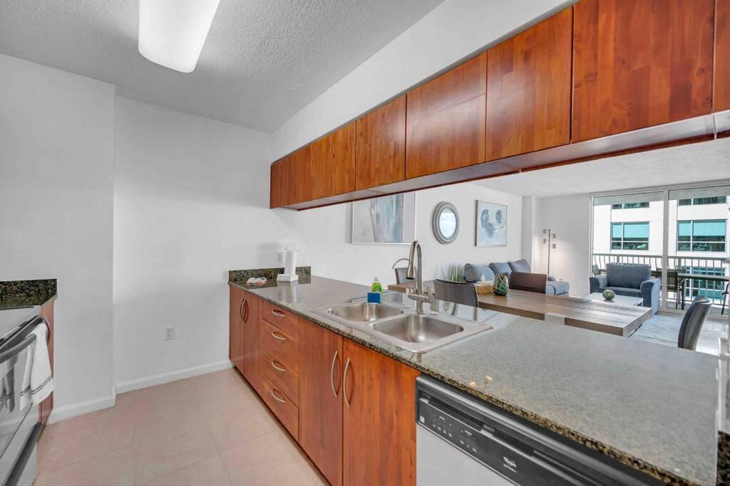 Spacious 36th Flr 1 Bd 1 Bt • Brickell • Bay View *
