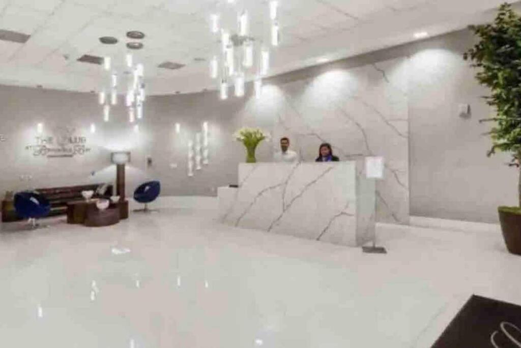 Spacious 36th Flr 1 Bd 1 Bt • Brickell • Bay View Apartment