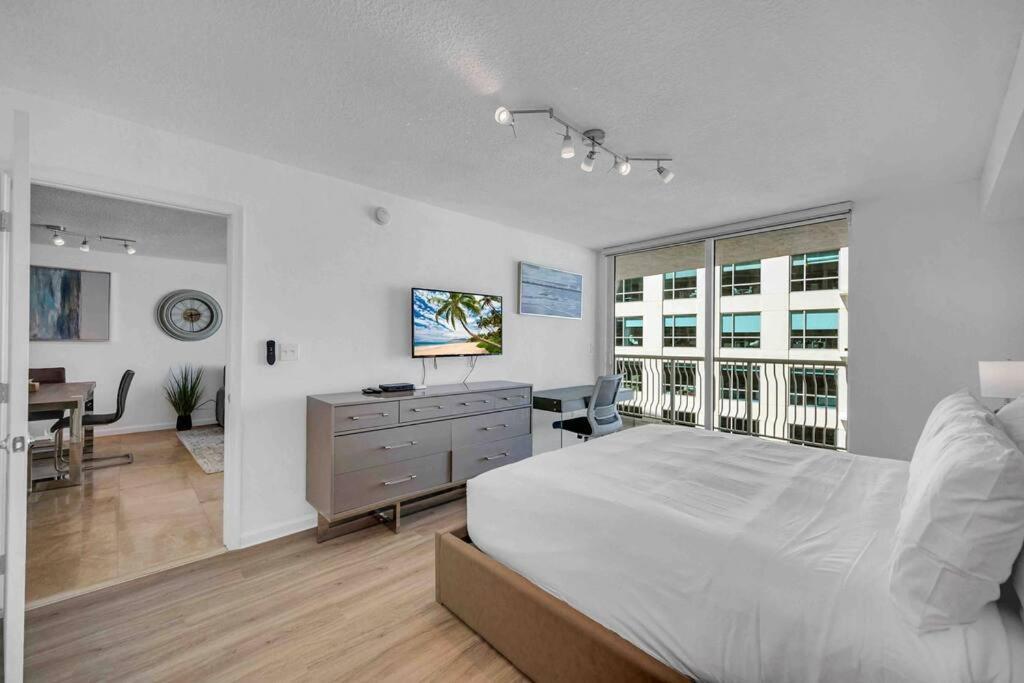 Apartment Spacious 36th Flr 1 Bd 1 Bt • Brickell • Bay View *
