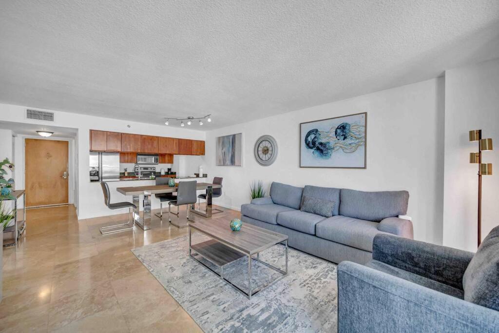 Spacious 36th Flr 1 Bd 1 Bt • Brickell • Bay View Apartment
