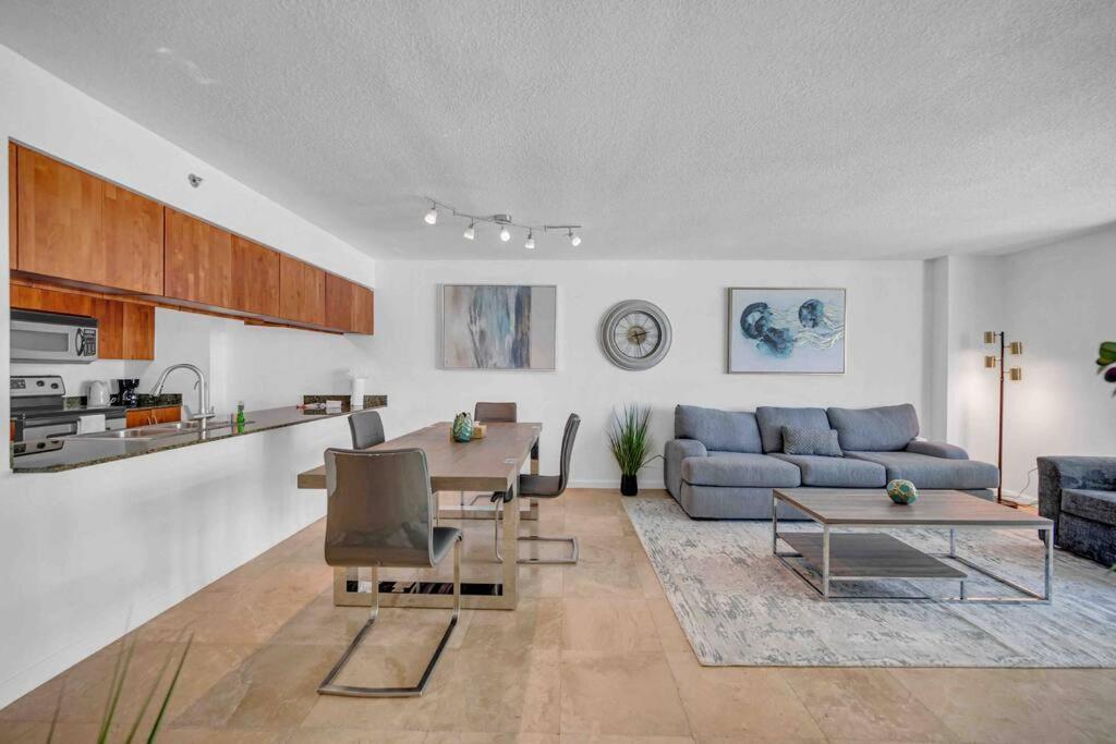 Spacious 36th Flr 1 Bd 1 Bt • Brickell • Bay View