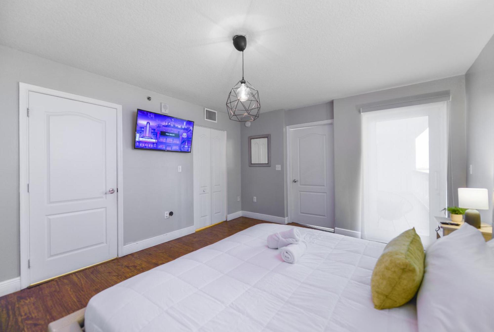 Amazing 3 Bedroom At Brickell With Pool *