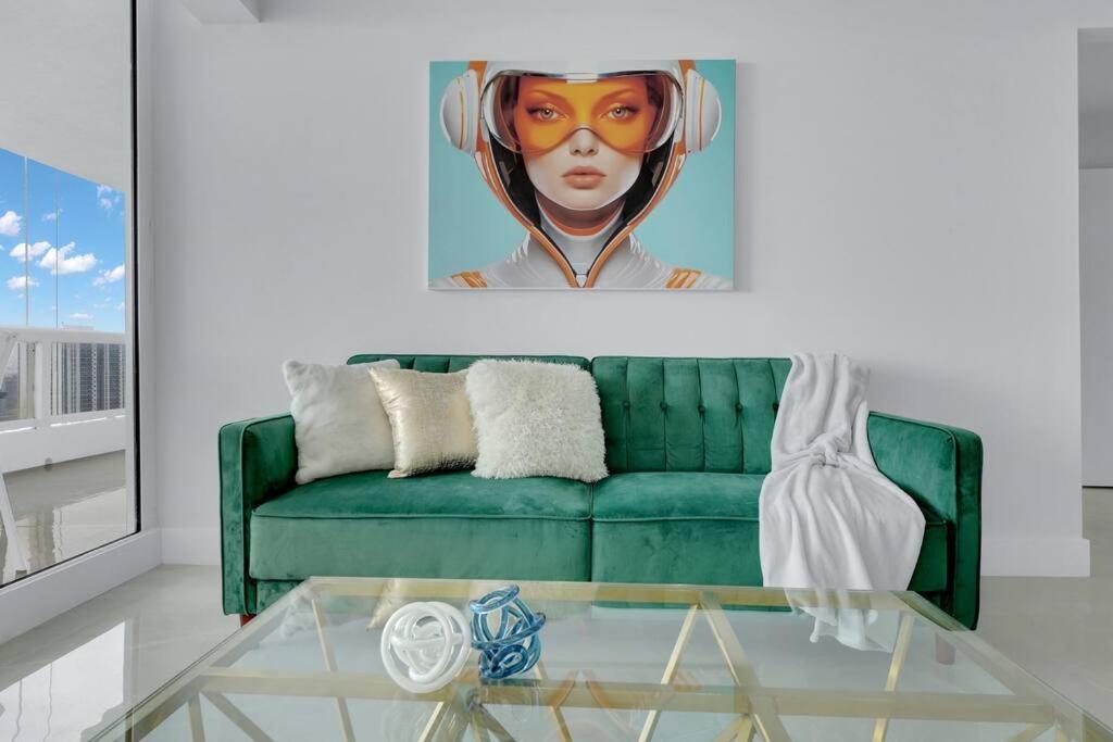 Shades Of Sky Penthouse! Newly Renovated Apartment