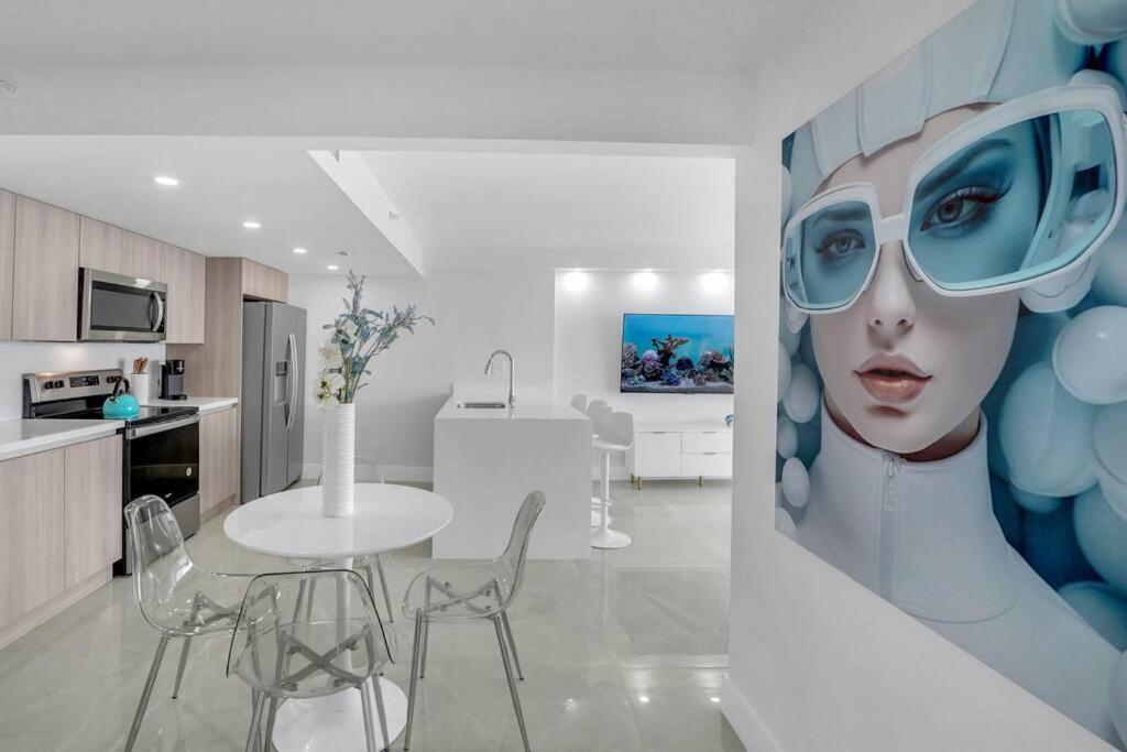 Apartment Shades Of Sky Penthouse! Newly Renovated