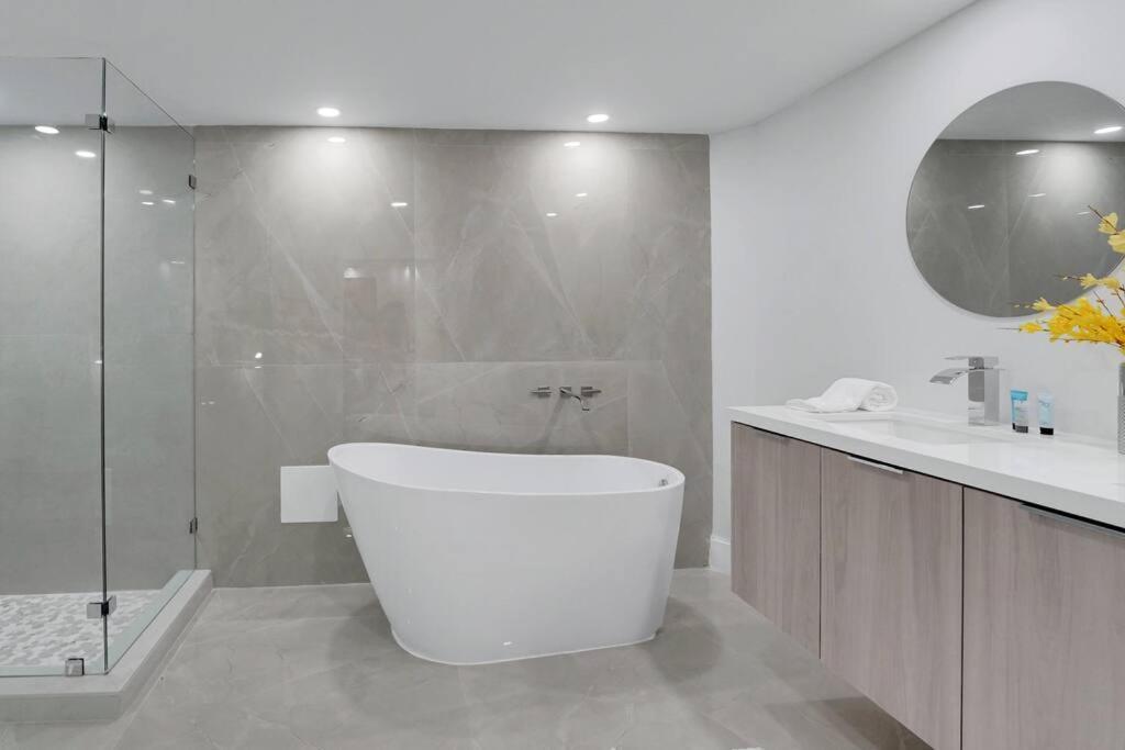 Shades Of Sky Penthouse! Newly Renovated Apartment Miami