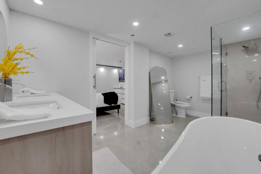 Shades Of Sky Penthouse! Newly Renovated Apartment *