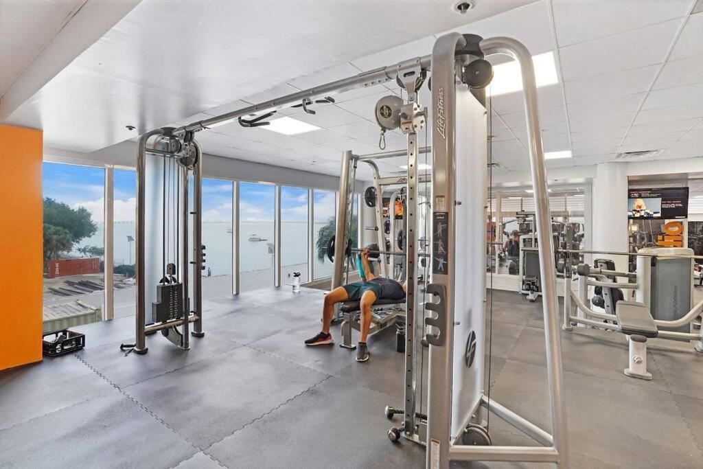 Shades Of Sky Penthouse! Newly Renovated Apartment *