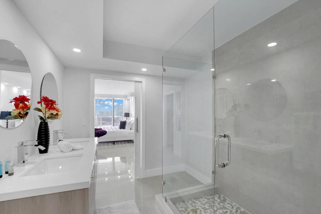 Apartment Shades Of Sky Penthouse! Newly Renovated