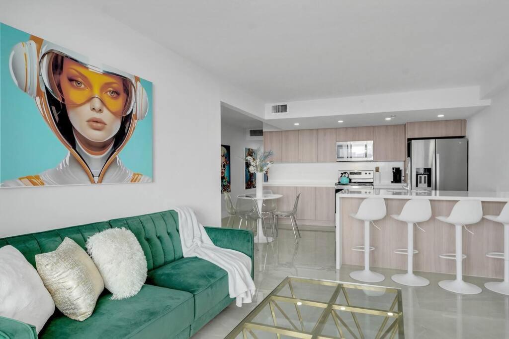 Shades Of Sky Penthouse! Newly Renovated