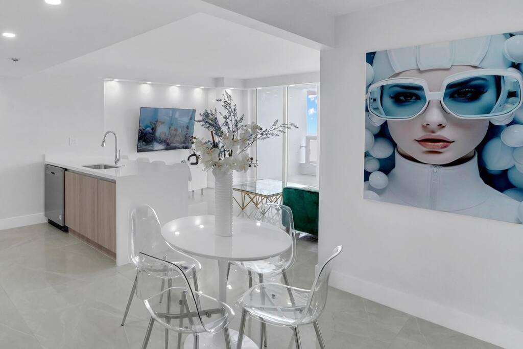 Shades Of Sky Penthouse! Newly Renovated Apartment