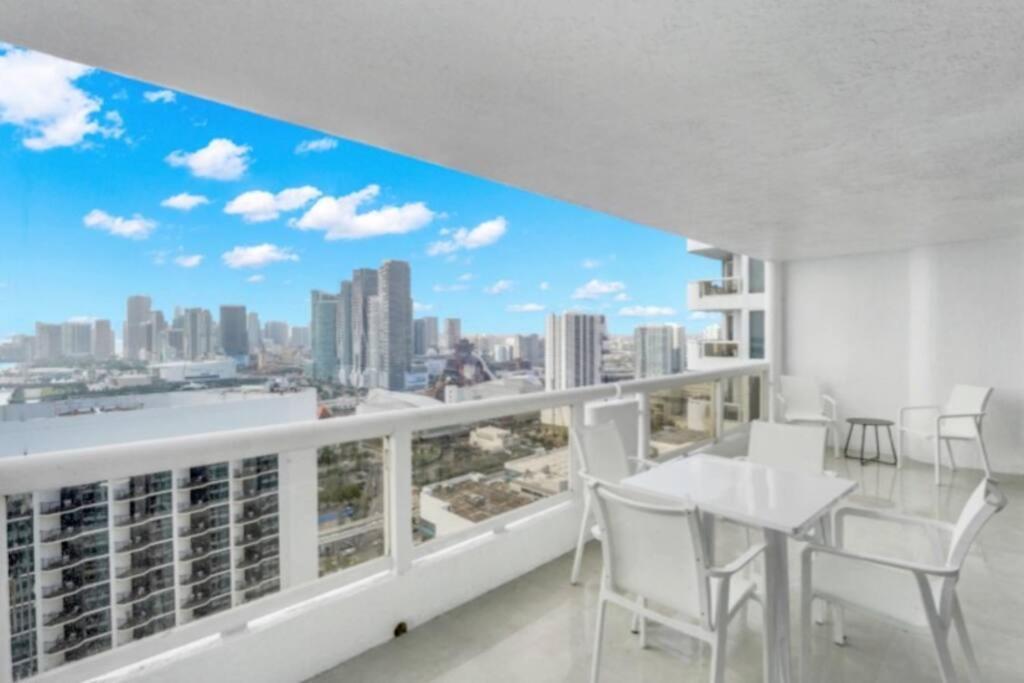 Shades Of Sky Penthouse! Newly Renovated * Miami