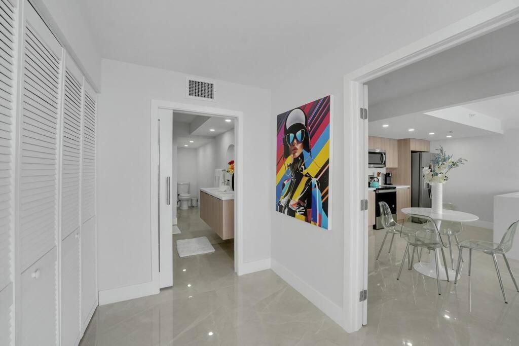 Apartment Shades Of Sky Penthouse! Newly Renovated *