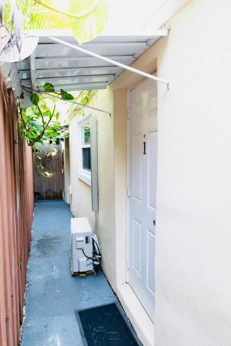 Casita Santorini -1 Bedroom Guest Near Grove Bay Holiday home