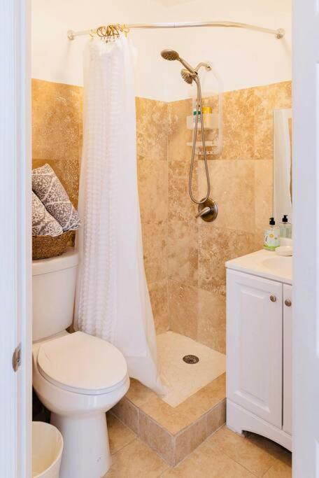 Holiday home Casita Santorini -1 Bedroom Guest Near Grove Bay