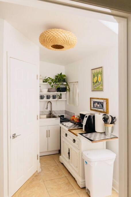 Casita Santorini -1 Bedroom Guest Near Grove Bay Miami