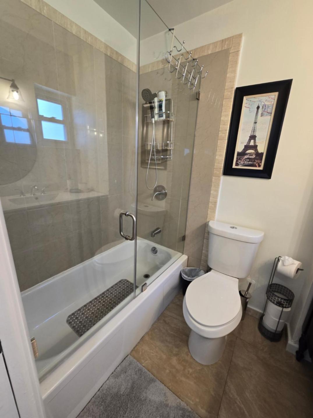 Apartment Luxurious & Spacious Townhouse In Prime Location *