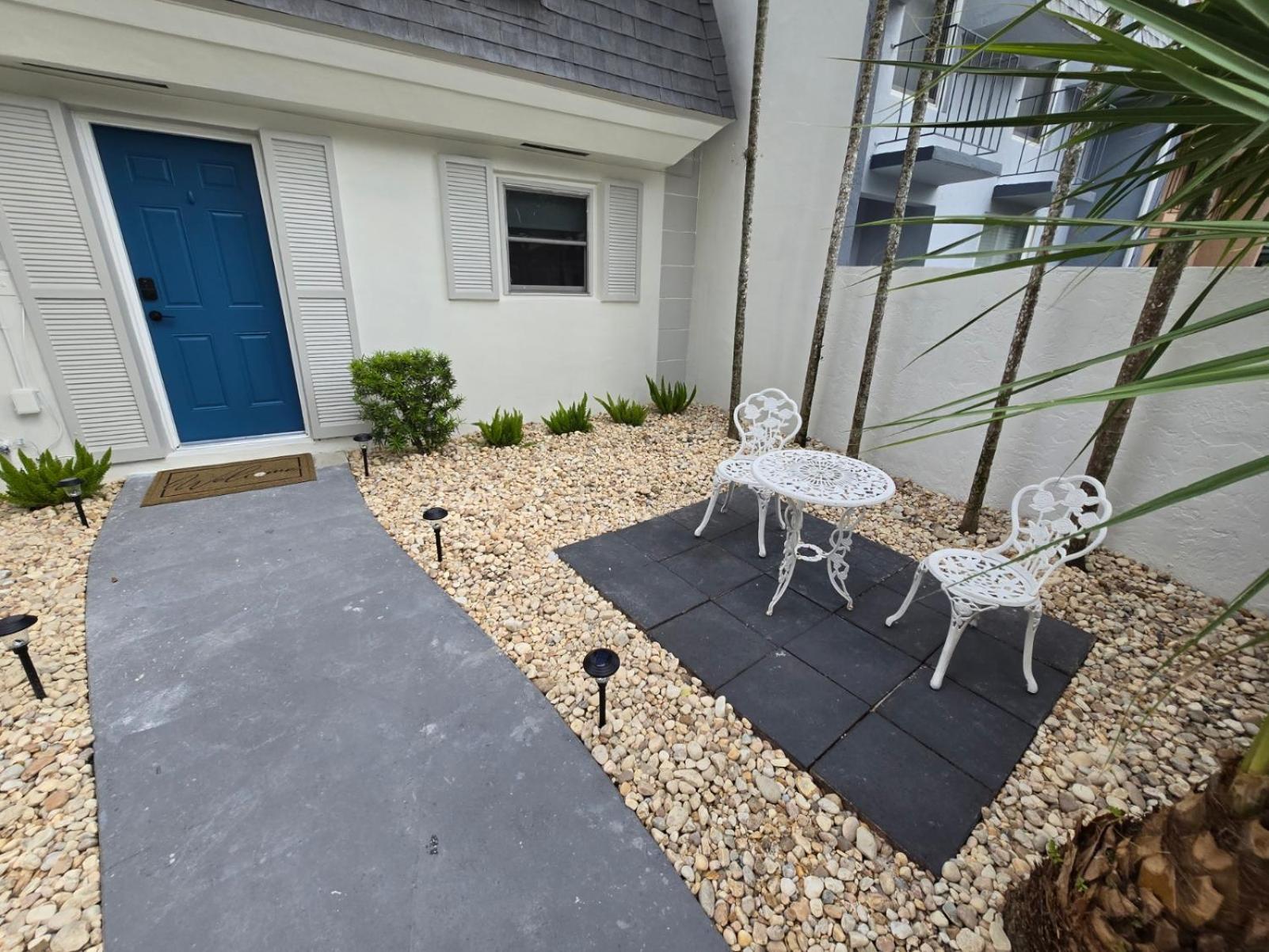 Luxurious & Spacious Townhouse In Prime Location