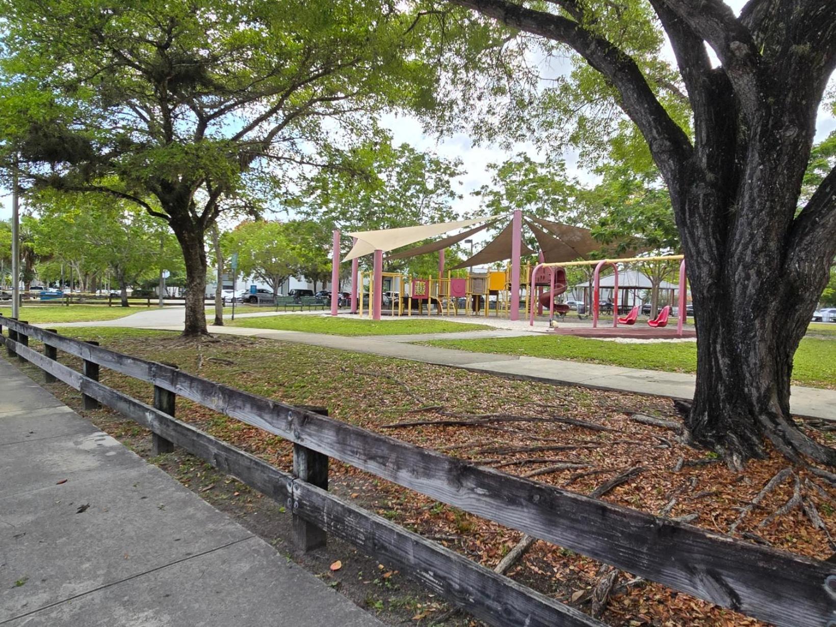 Luxurious & Spacious Townhouse In Prime Location Miami