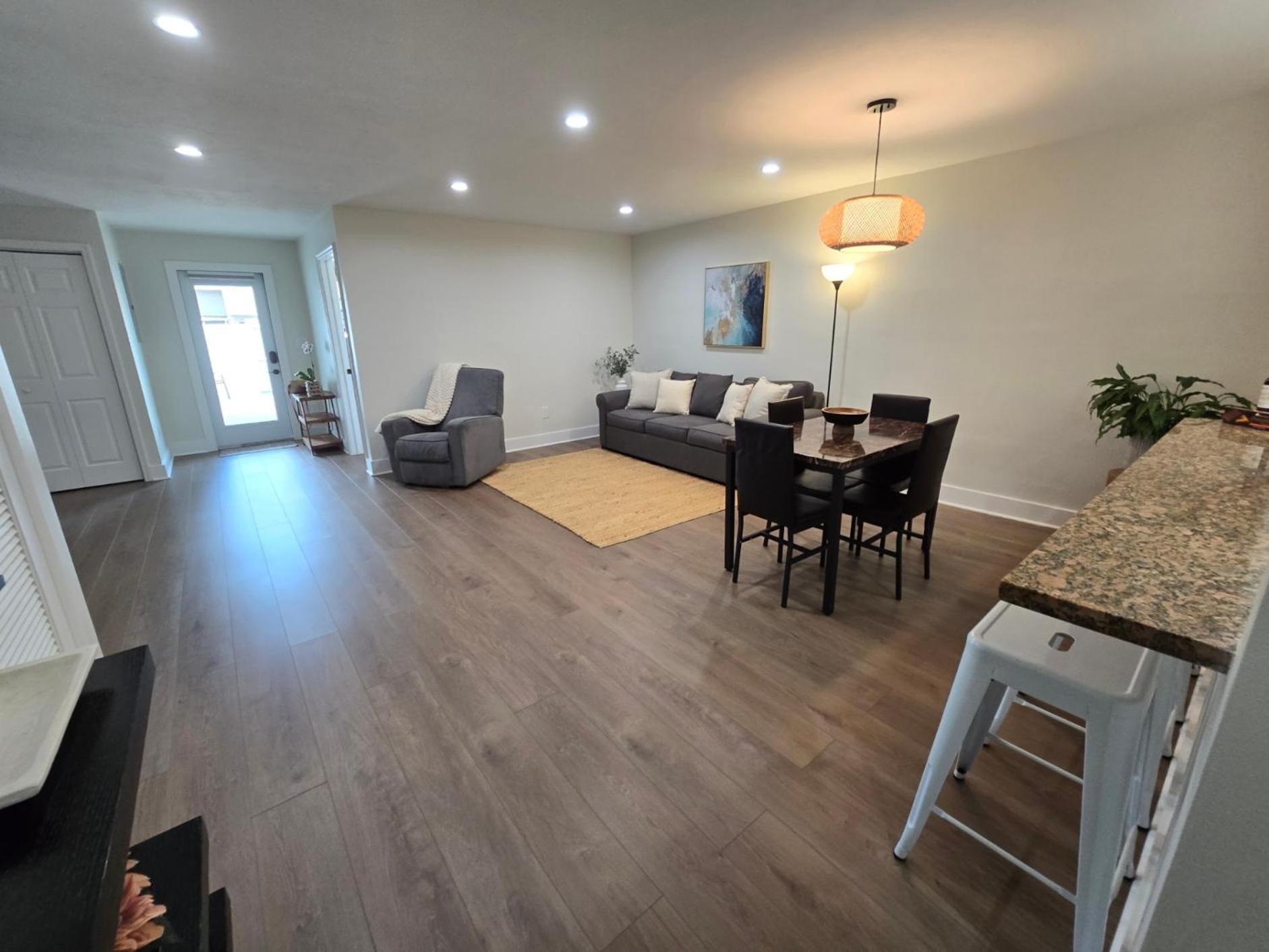 Luxurious & Spacious Townhouse In Prime Location