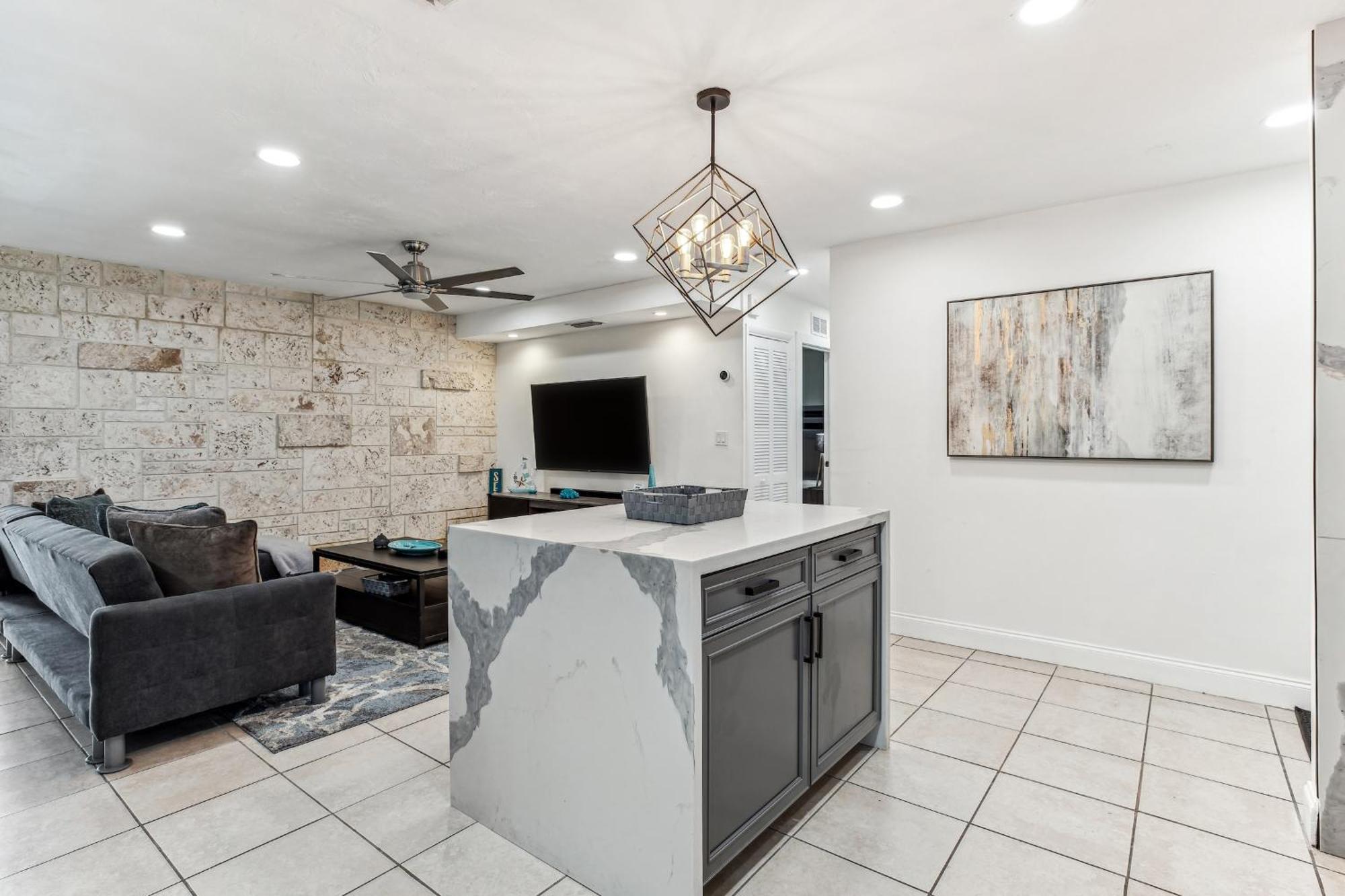 Holiday home Oasis, Spacious 4-bedroom With Pool