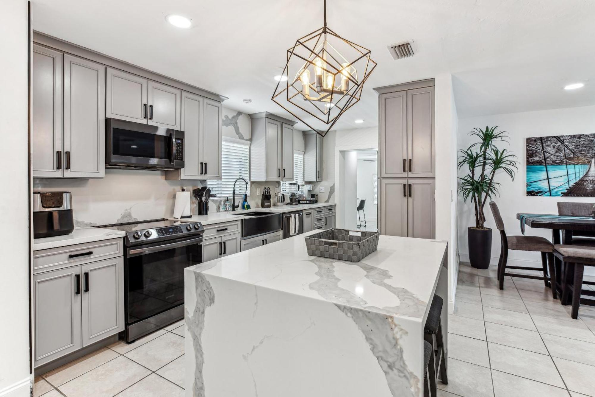 Holiday home Oasis, Spacious 4-bedroom With Pool