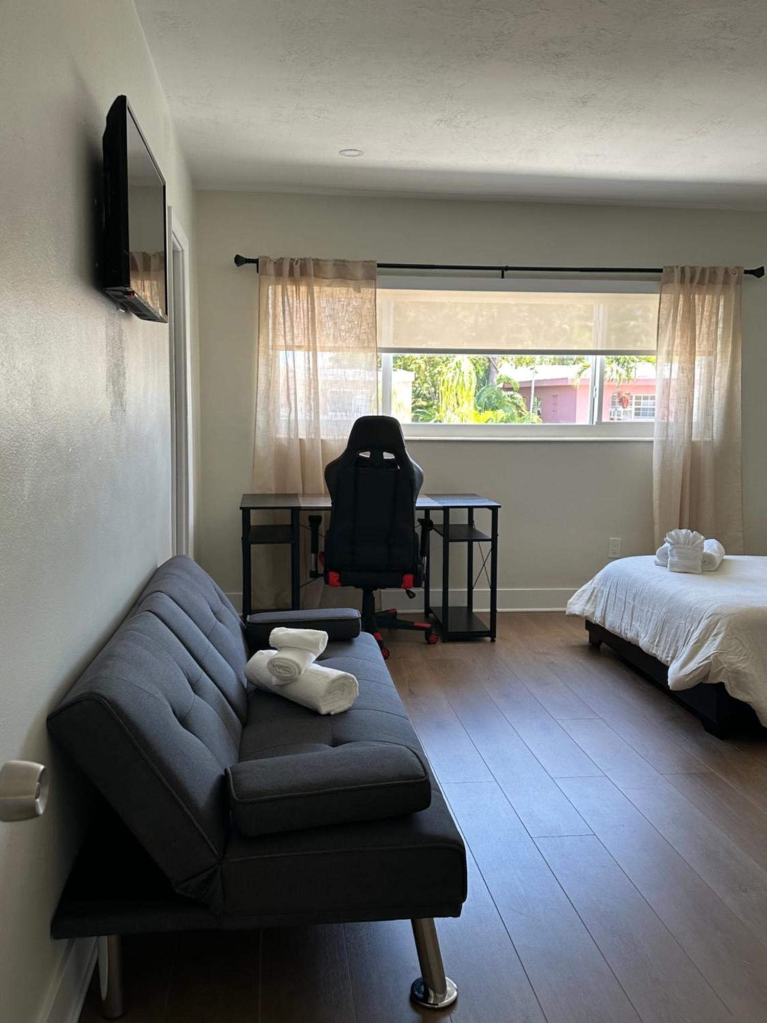 Luxurious & Spacious Townhouse In Prime Location * Miami