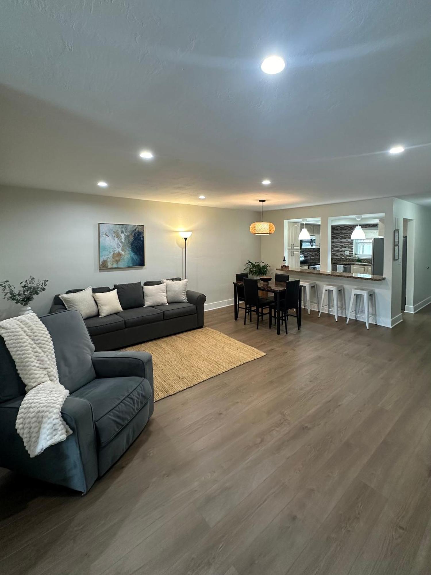 Luxurious & Spacious Townhouse In Prime Location Apartment
