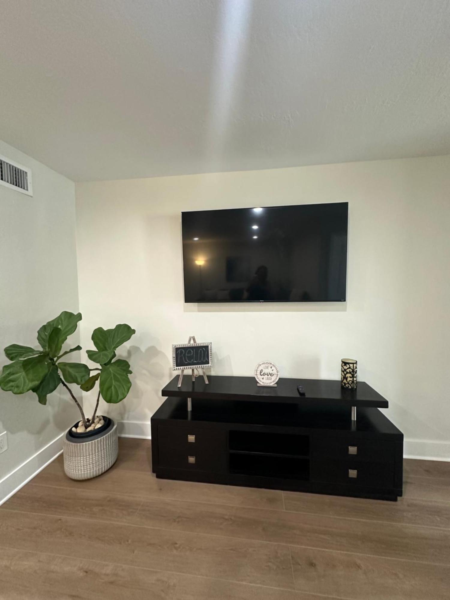 Apartment Luxurious & Spacious Townhouse In Prime Location *