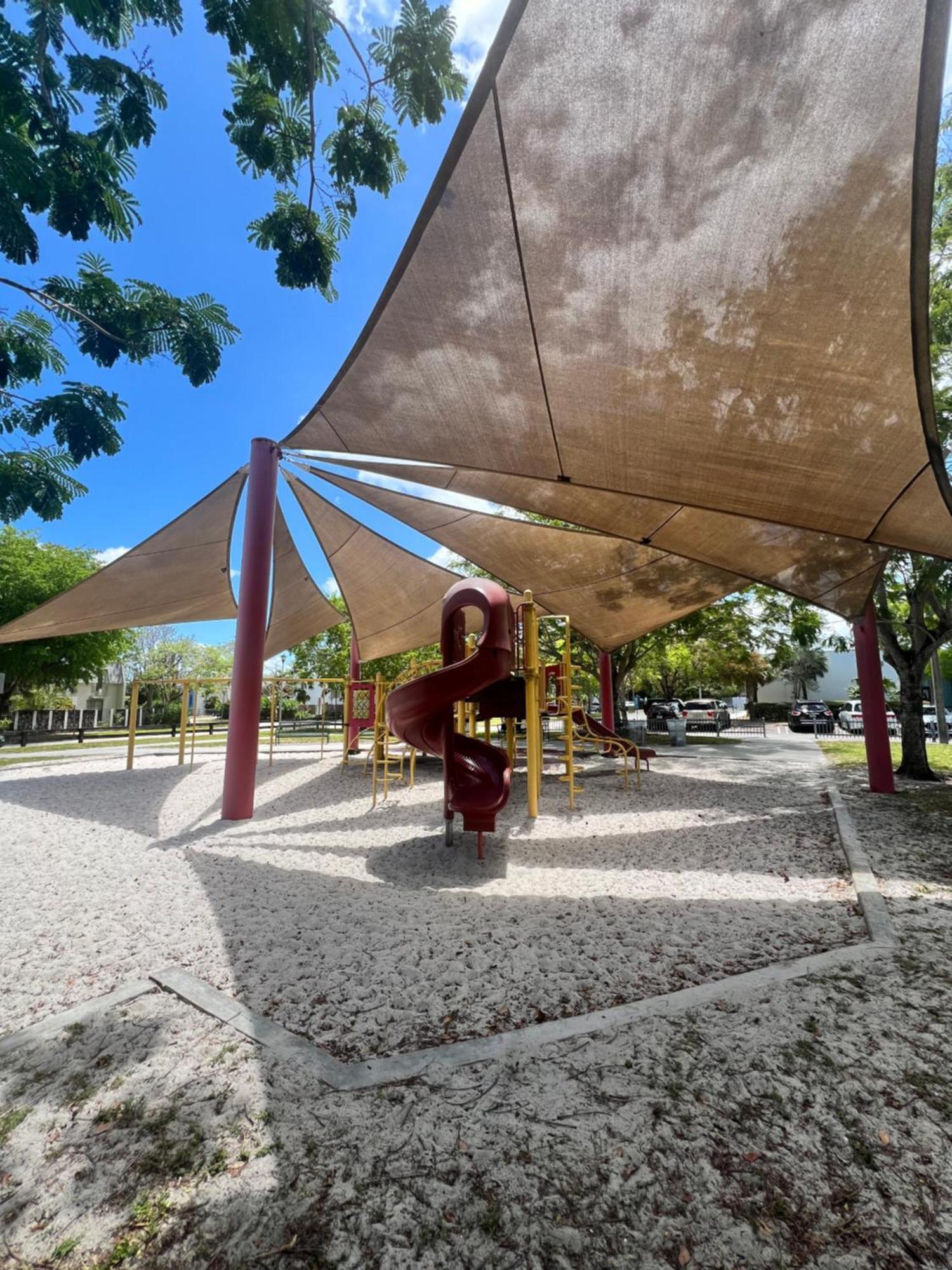 Luxurious & Spacious Townhouse In Prime Location * Miami