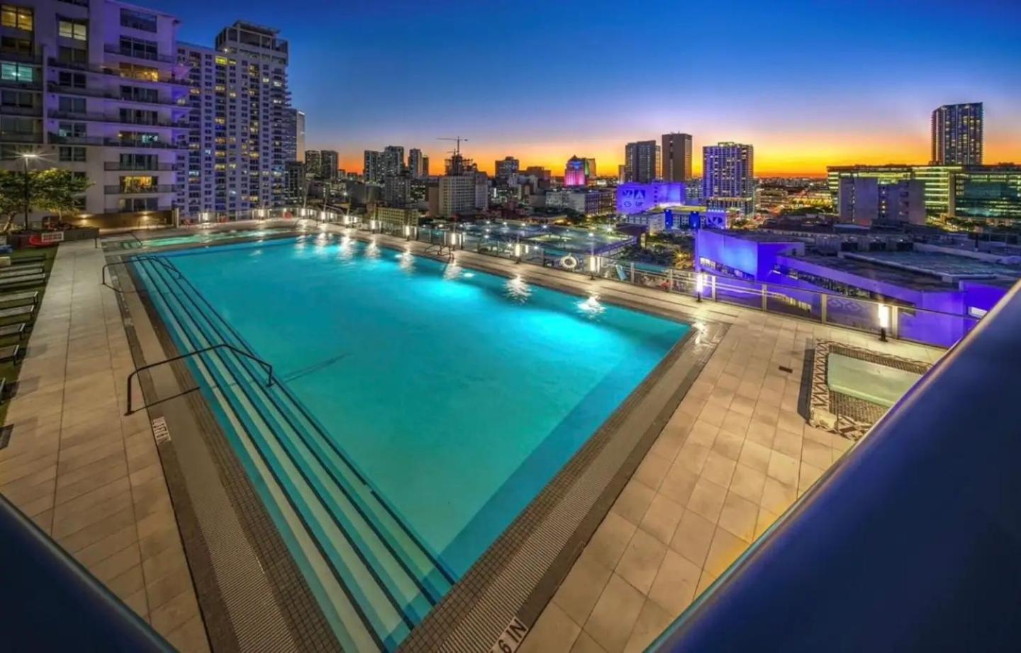 Apartment Breezy Luxury Residences - Near Kaseya Center Miami