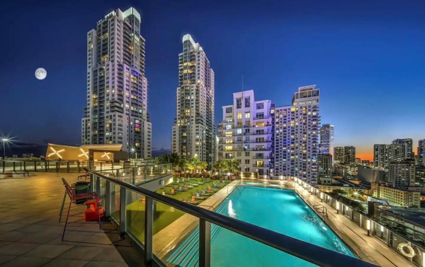 Breezy Luxury Residences - Near Kaseya Center *