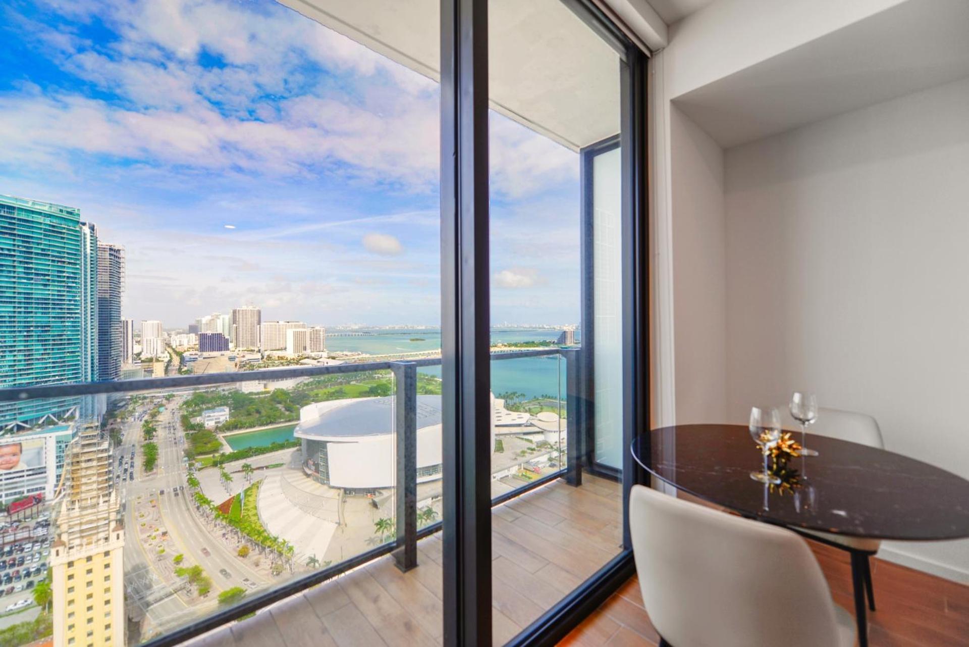 Apartment Luxury Studio Steps Away From Bayfront Park
