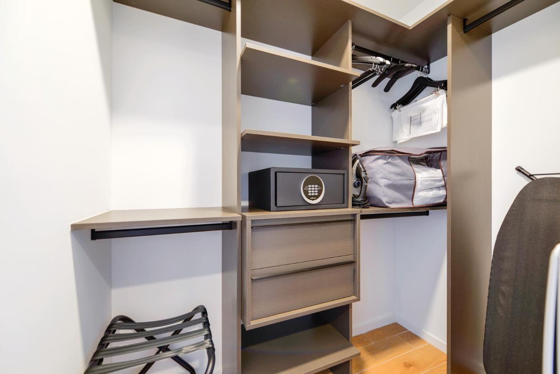 Luxury Studio Steps Away From Bayfront Park *