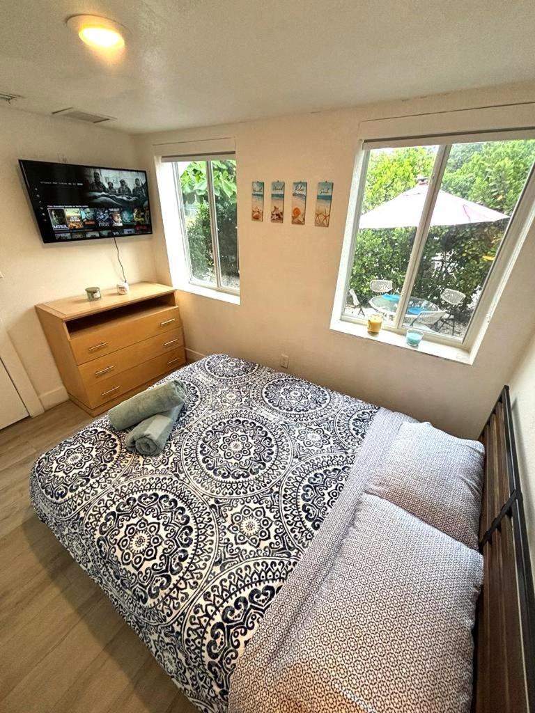 Queen: Central With Free Perks * Miami
