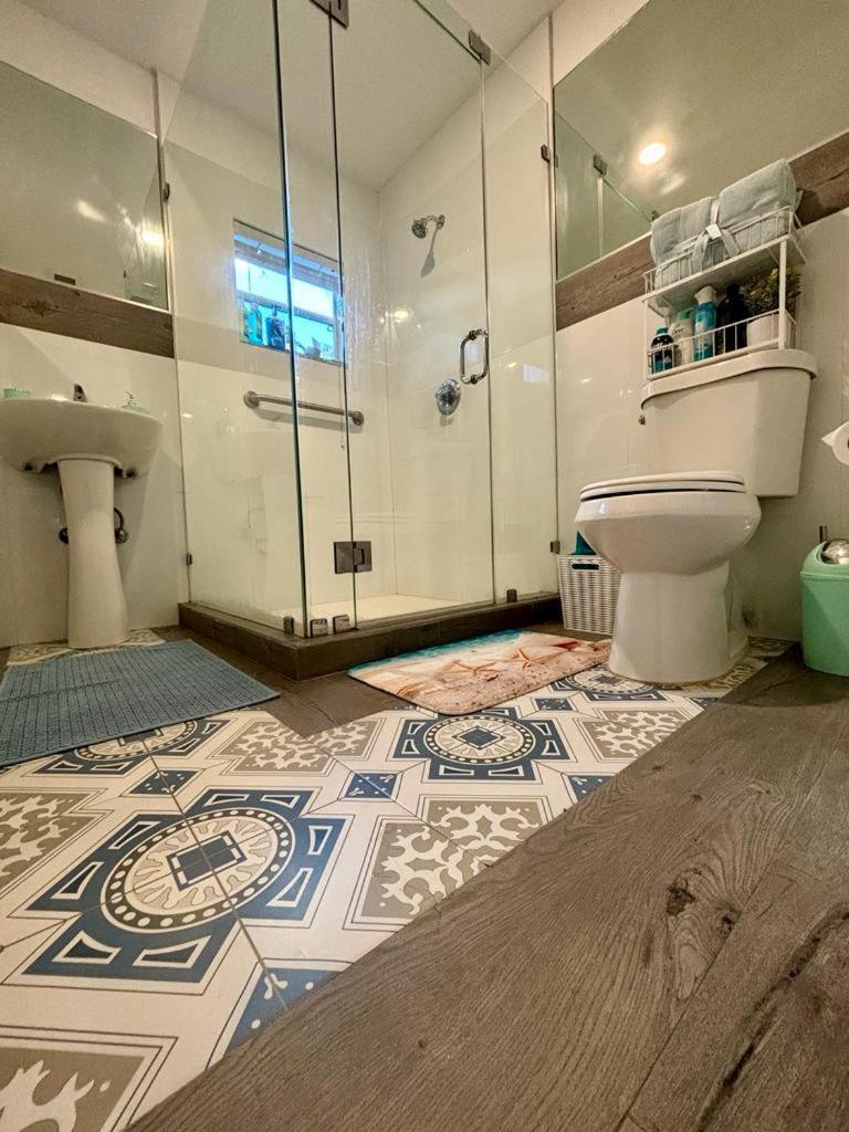 Queen: Central With Free Perks Miami