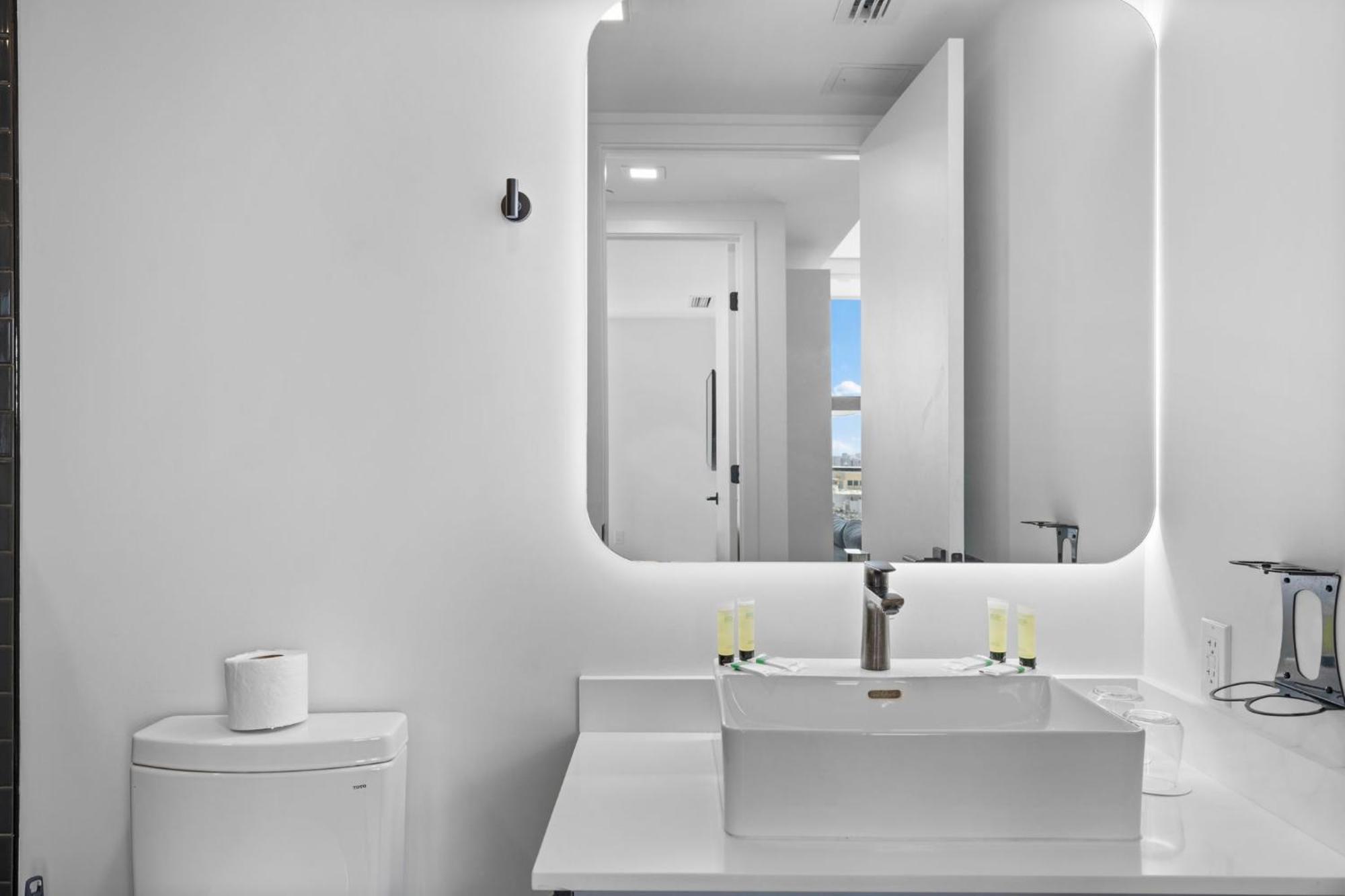 Apartment High Style Living In The Heart Of Miami
