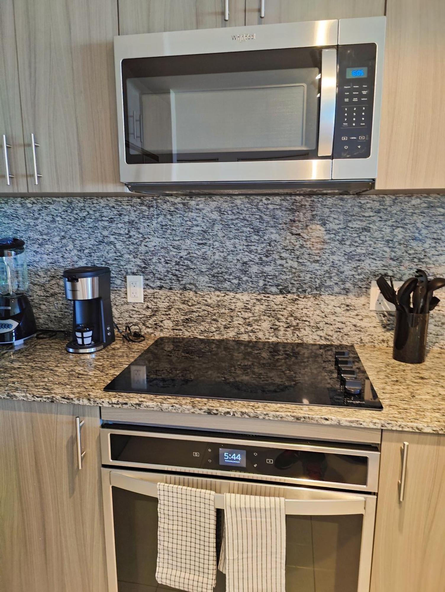 Apartment Style 1-bdrm Downtown Doral *