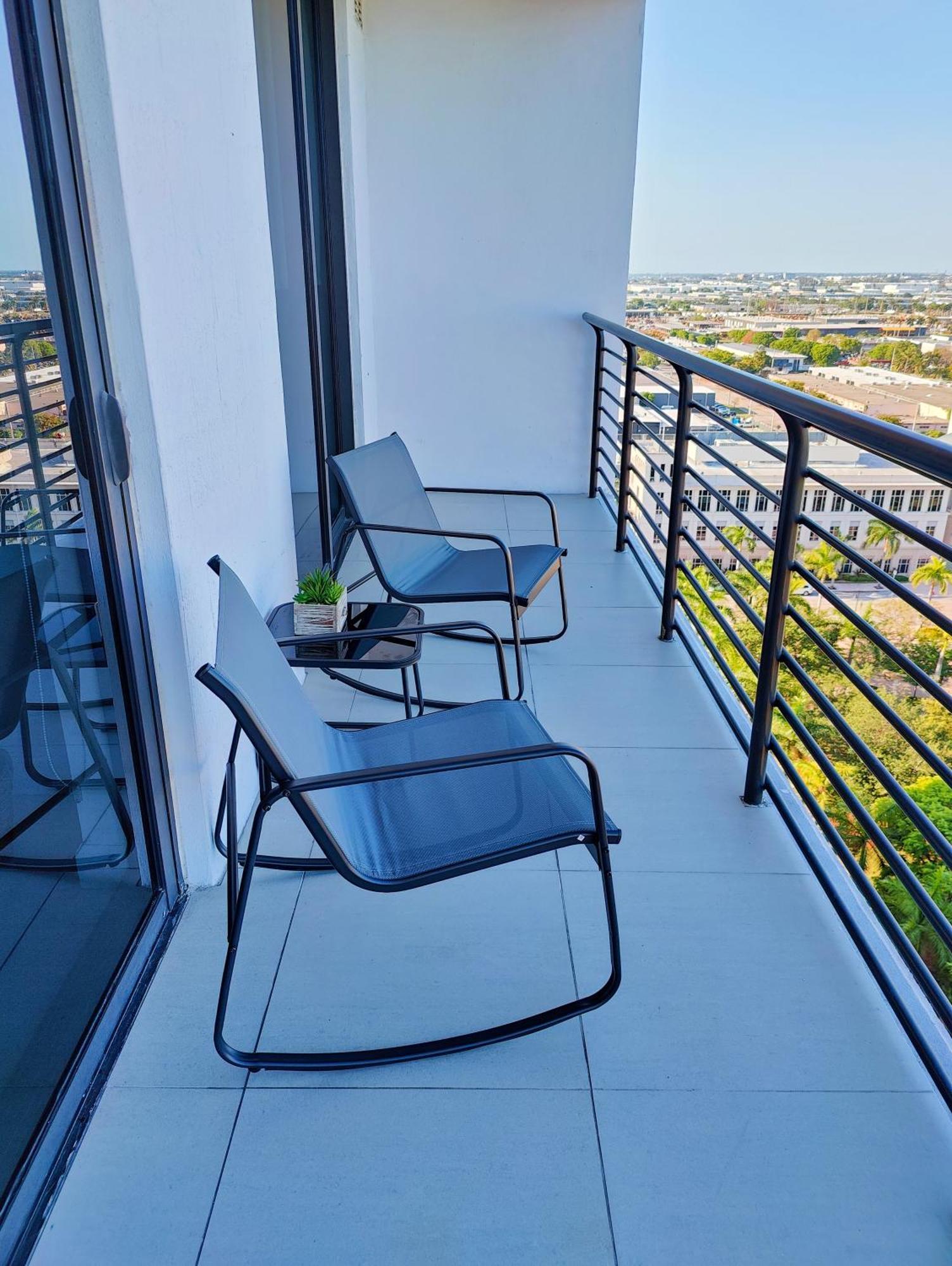 Style 1-bdrm Downtown Doral Apartment