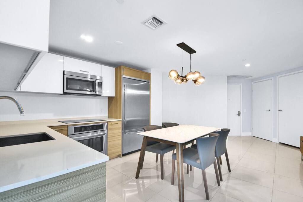 Lovely Upscale Gorgeous View 2bd 2bath In Brickell
