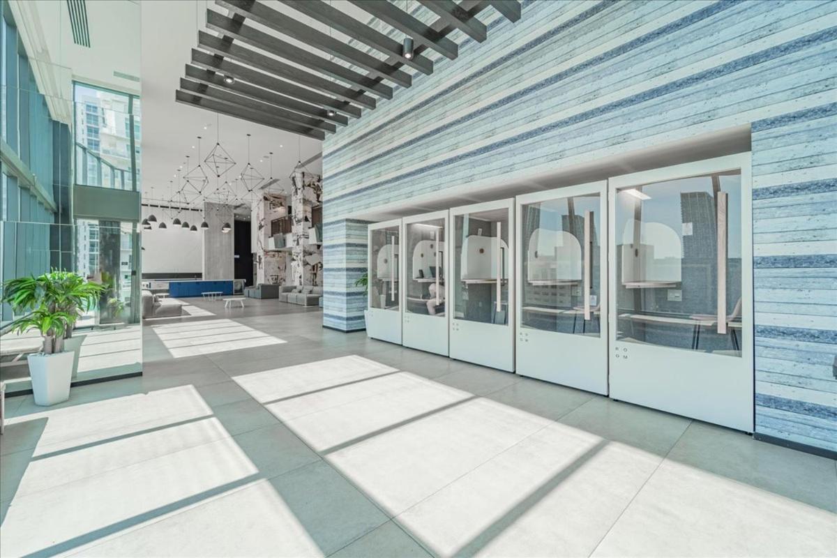 Tr 2 Bedroom, 1 Bedroom, And With Balconies Apartment *