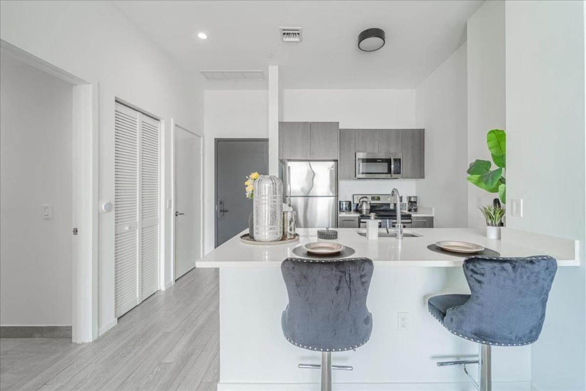 Apartment Tr 2 Bedroom, 1 Bedroom, And With Balconies Miami