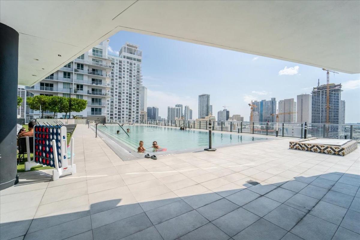 Tr 2 Bedroom, 1 Bedroom, And With Balconies Apartment *