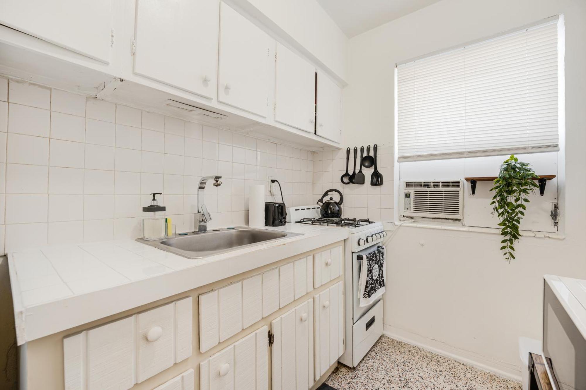 Cozy 1 Bed Retreat In Few Mins To Brickell Apartment *
