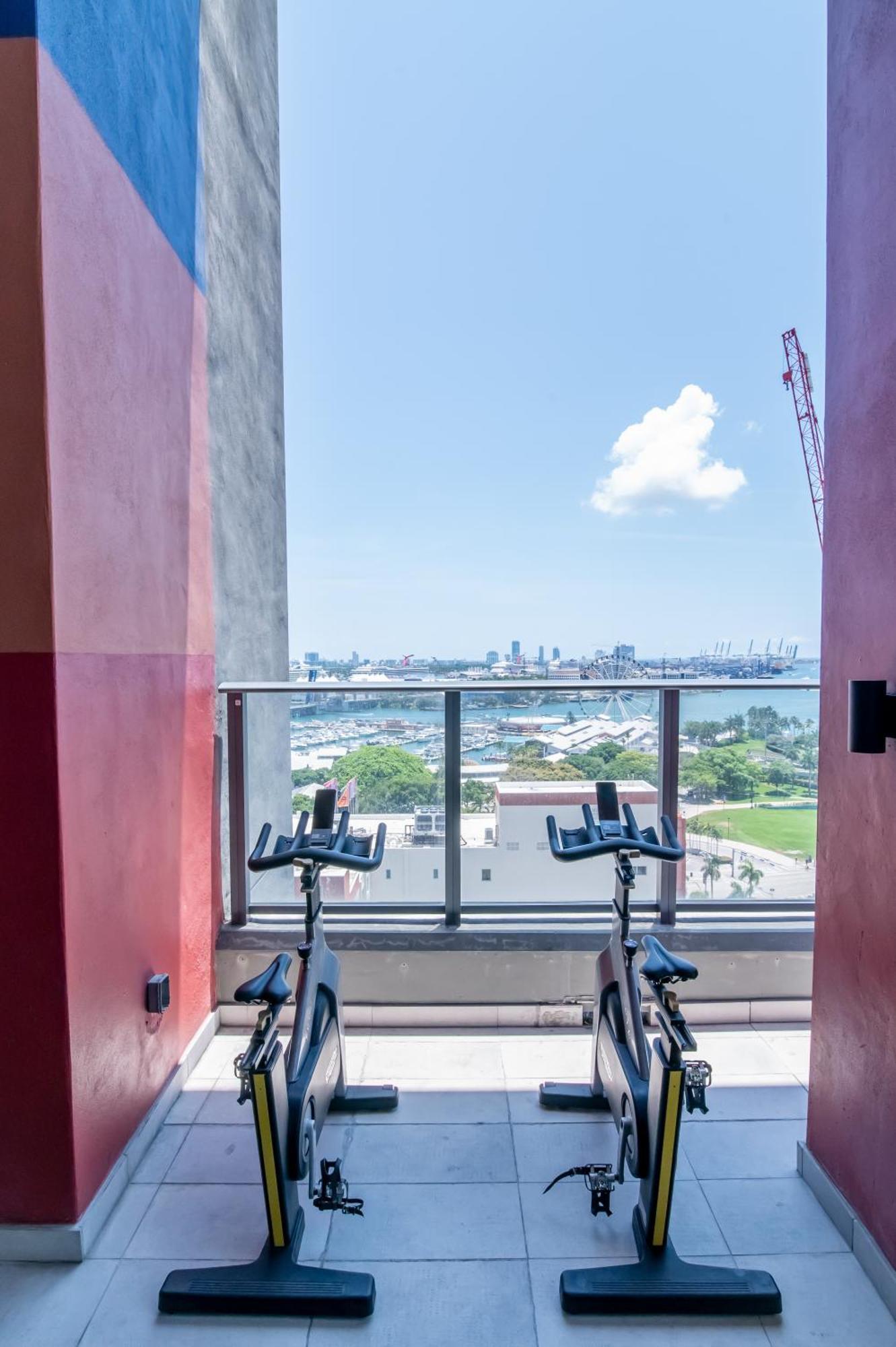Luxurious King Bed In Downtown Miami