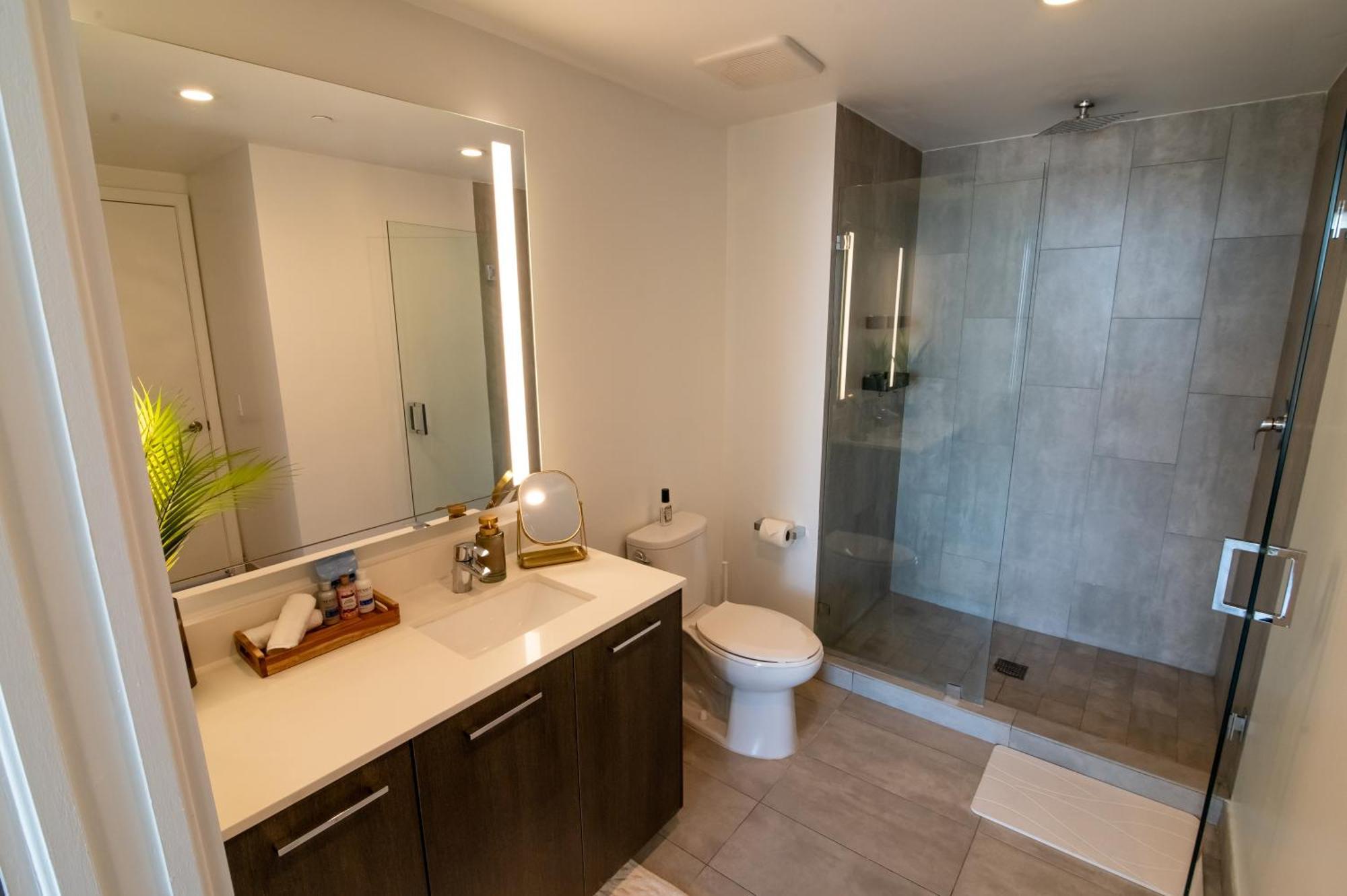 Apartment Luxurious King Bed In Downtown *