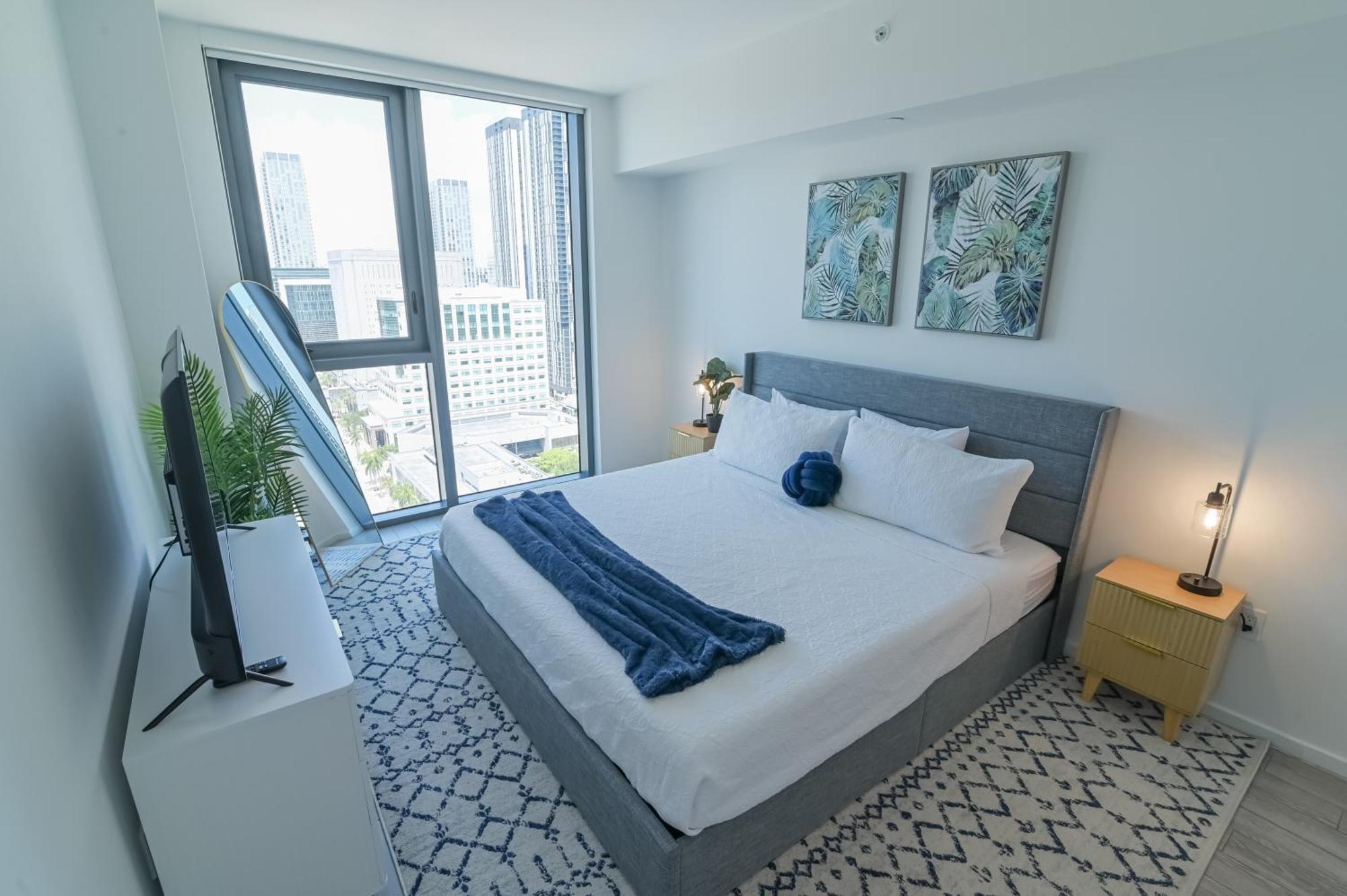 Luxurious King Bed In Downtown *