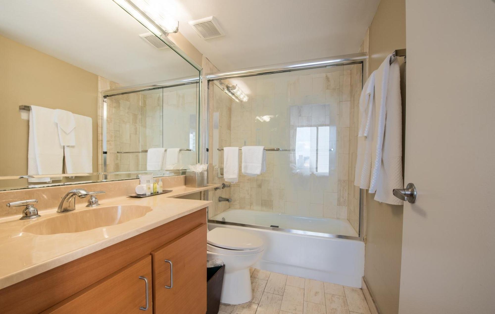 Serene Two-bedroom Bay View Apartment