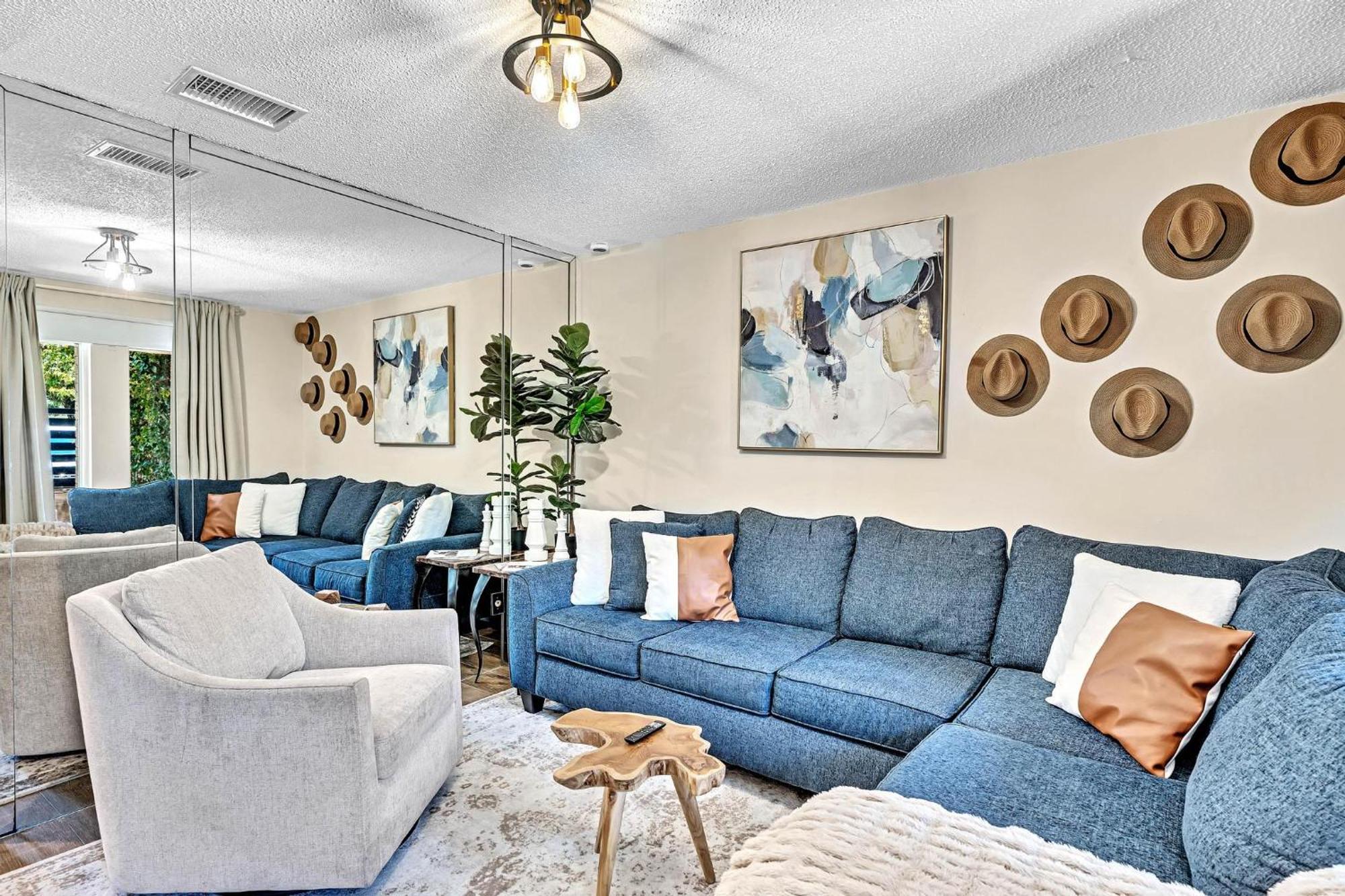 Estelo's Place - Modern Townhouse With King Bed, Only 5 Min From The Airport! Miami