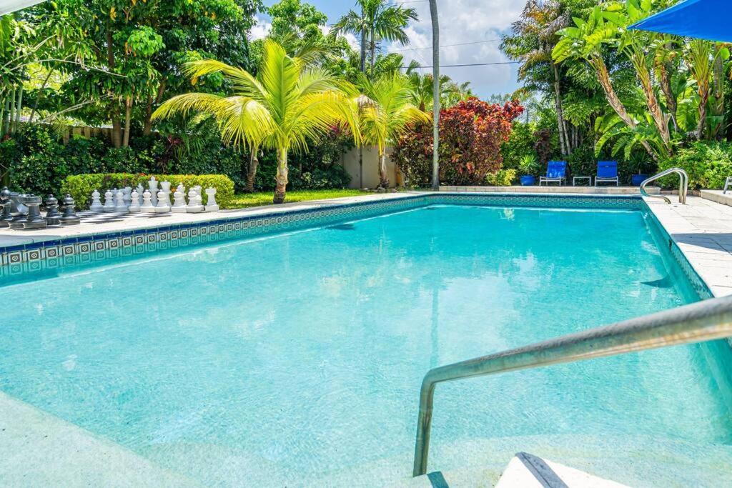 6 Bedrooms Oasis Treat With Oversized Pool, 9 Minutes To The Villa