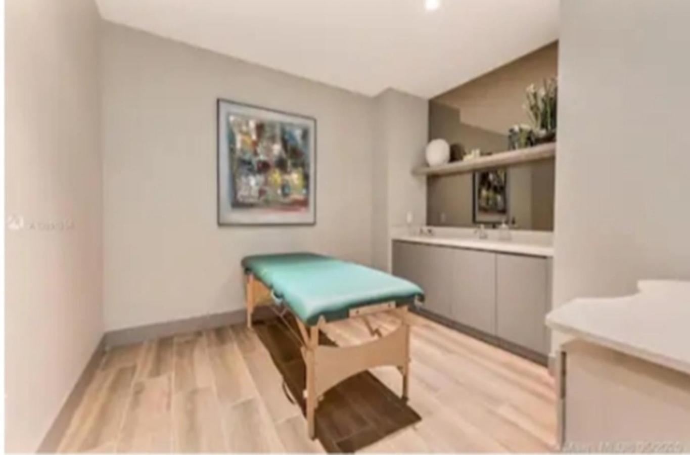 Apartment Style 1-bdrm Downtown Doral Miami